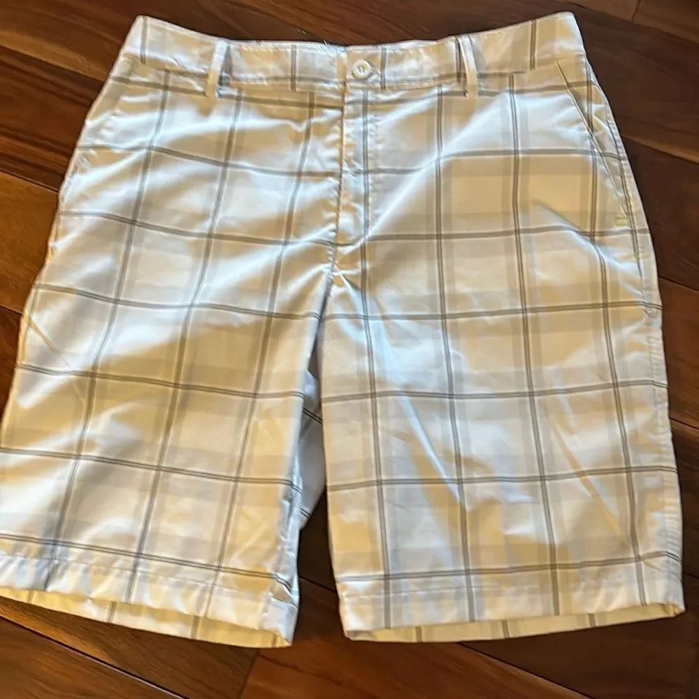 Under Armour Golf Shorts - 34